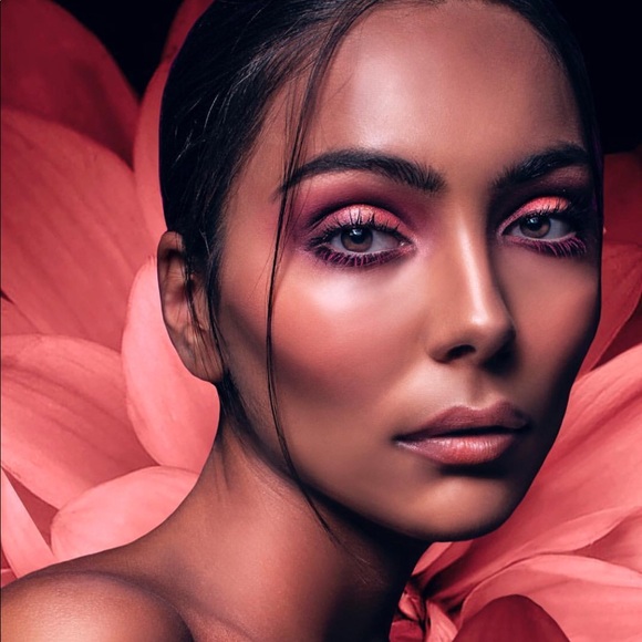 Meet your Posher, Jade - Picture 3 of 6